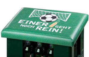 Bierkastensitz „Einer geht noch rein“, mit Tor und einem Fußball