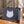 Laden Sie das Bild in den Galerie-Viewer, Eine Katze ist auf einer Filztasche. Shopper für Katzenfreunde