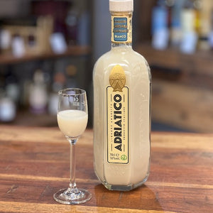 Der weiße Amaretto von Adriatico ist 100% natürlich und vegan. Der Amaretto ist sehr mild mit einer leckeren Geschmachksnote nach Marzipan.