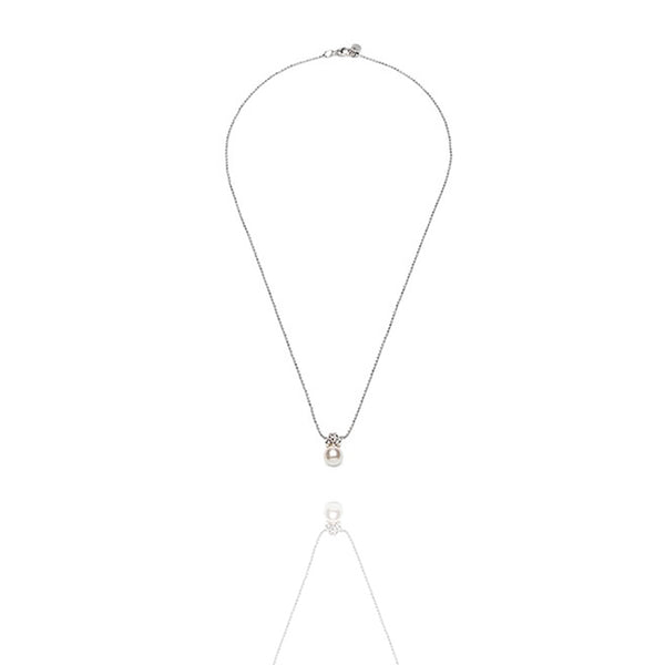 Abrazi Halskette „Julia“ hat eine Kristallperle und drei zierliche Kristalle