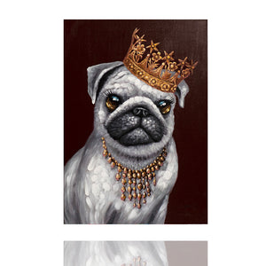 Der treu schauende Mops, der stolz eine goldene Krone mit funkelndem Glitzereffekt trägt, wird von einem goldenen Collier begleitet, das ebenfalls strahlt und funkelt. Das kunstvolle Gemälde wurde mit viel Liebe zum Detail gestaltet und zeigt den Mops als wahre Krönung der Schöpfung.