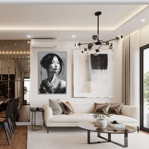 Wohnung in Japan mit asiatischer Frau im Kimono in einem gerahmten Bild