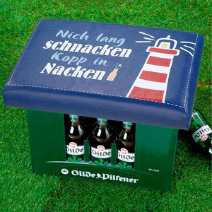 Blauer Bierkastensitz mit Leuchtturm und Spruch: Nicht lang schnacken Kopp in Nacken