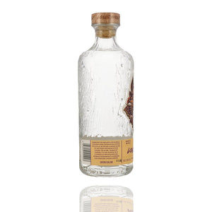 Handgearbeiteter Gin steht auf der Flasche die wie vereist aussieht. Die Flasche ist von BREWDOG Lonewolf Peach & Passionfruit Gin