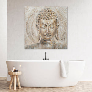 Das Gemälde zeigt einen Buddhakopf. Das Gemälde hängt über einer Badewanne.