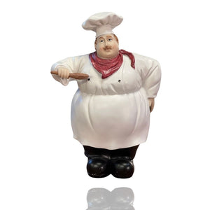 Koch Luigi ist eine Dekofigur und Spardose. Der beleibte Koch hält einen Kochlöffel in der Hand und hat ein rotes Tuch um den Hals.