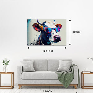 Eine Bild von einer Kuh hängt an der wand und daneben stehen die Maße von diesem Bild.