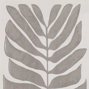 Braune Blätter auf einem hellen Hintergrund sieht man auf einem Acrylgemälde mit Rahmen.