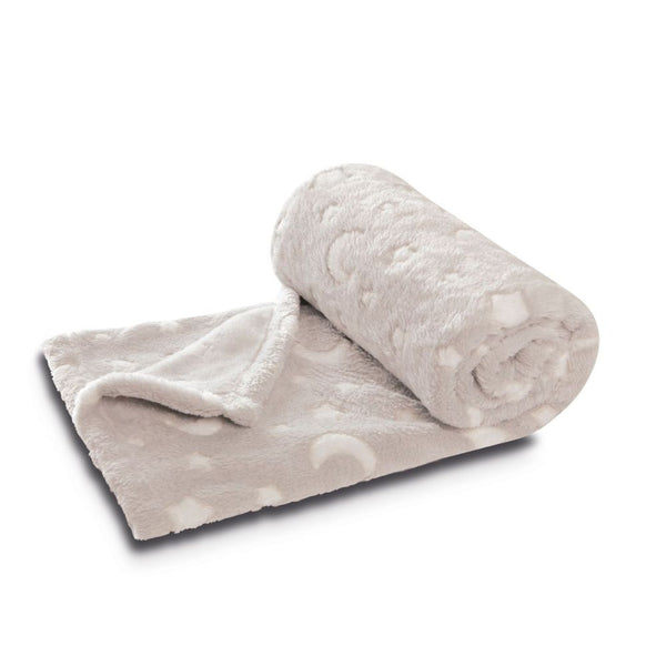Die weiche Kinder Kuscheldecke mit Mond und Sterne steckt im Kuschelhasen Nelly.