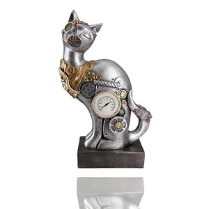 Silberfarbene Katze im Steampunk Look mit Messingbeschläge