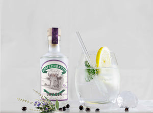 Genieße den Dorfschönheit Dry Gin aus dem Bergischen Land auch gerne mit einem feinperligen Tonic Water. 