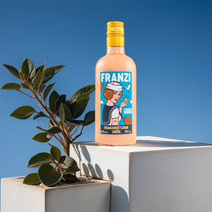 Probiere den Franzbrötchenlikör FRANZI aus Hamburg. Ein echtes Kultgetränk für Mädelsabende.