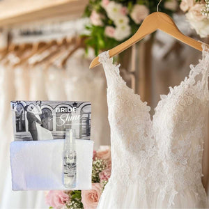 Der praktische Fleckentferner Bride & Shine darf auf keiner Hochzeit fehlen. Ruck zuck ist Dein Brautkleid wieder sauber.