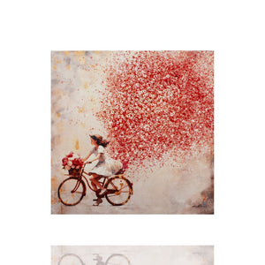 Auf einem Gemälde sieht man ein Mädchen mit einem Kleid auf dem Fahrrad fahren. das Fahrrad hat einen Blumenkorb gefüllt mit roten und weißen Rosen. Hinter dem Mädchen gibt es eine Wolke mit vielen roten und weißen Blumen.