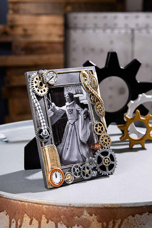 Steampunk Fotorahmen in silberfarben mit goldenen Zahnrädern und Ventilen.
