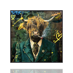 Auf einem Acrylgemälde raucht ein schottisches Hochlandrind im Anzug eine Zigarette. Er ist der lässige Boss.