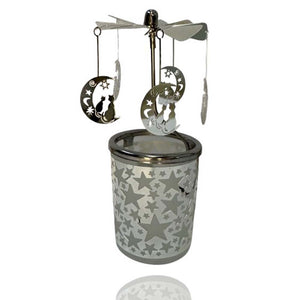 Das Glas-Karusell-Windlicht mit den Katzen die in der Mondsichel sitzen. Auf dem satinierten Glas sind viele Sterne.