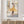Modernes Kunst-Wandbild mit goldener Balletttänzerin über einem Sideboard im Wohnzimmer dekoriert. Stilvolles Ballerina-Gemälde in warmen Erdtönen und Goldoptik.