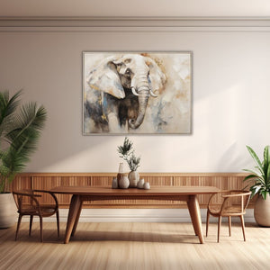 Das gerahmte Gemälde  das im Querformat über einem modernen Holzesstisch hängt, zeigt eine nahaufnahme-ähnliche, realistische aber zugleich weiche Acryl-Darstellung eines majestätischen Afrikanischen Elefanten, umgeben von stimmigen Erdtönen. Das Bild wird durch einen feinen Schattenfugenrahmen eingefasst, der es elegant von der beigen Wand mit der holzvertäfelten Wandsockel abhebt. 