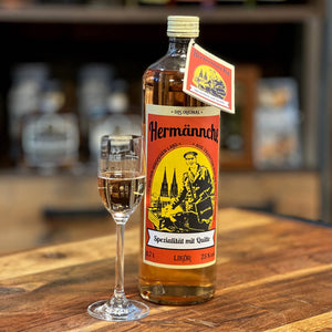 Herrmännche, der Quittenlikör trinkt man am Besten aus hohen, edlen  Degistivgläsern, Einfach Köstliche dieser Quittenlikör aus dem Bergischen Land.