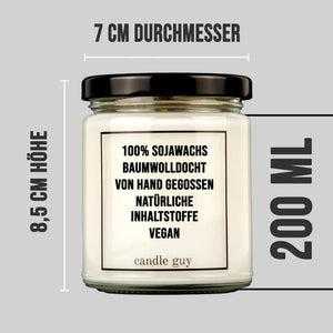 In der Duftkerze von Candle Guy mit der Aufschrift Hundefurz Löscher befinden sich viele natürliche Zutaten.