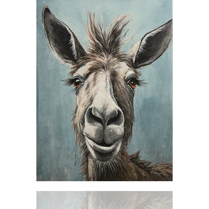 Lachender Esel schaut fröhlich von einem Acrylbild. Der graue Esel ist auf einem blauen Hintergrund gemalt.