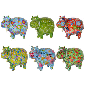 Die farbübersicht der Spardose Kuh Bella von Pomme Pidou spricht für die farbvielfalt. Pomme Pidou fertigt wunderschöne farbige Spardosen mit unterschiedlichen Motiven.