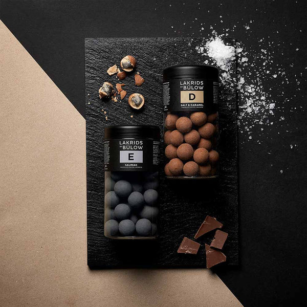 Zwei Sorten LAKRIDS by BÜLOW Salt & Caramel und Salmiak für Freunde von leckerem Lakritz