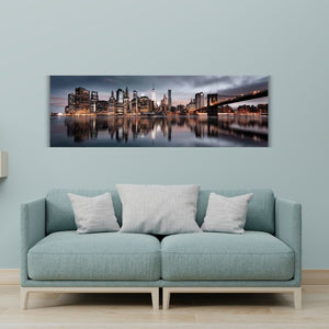 Bild von der Skyline Manhattans, New York über einem Sofa.