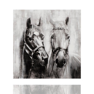 Zwei Pferdeköpfe sind auf einem Gemälde zu sehen. Das Pferdegemälde hat die Farben Schwarz Weiß