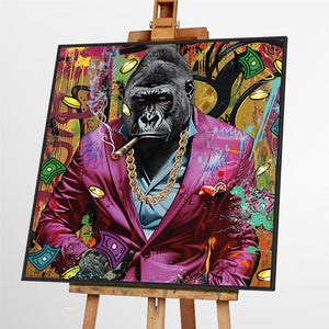 Auf einer Staffelei steht das gerahmte Gemälde pinkfarbener Gorilla Gentleman.