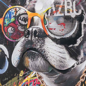 Detailaufnahme von einer gemalten Französischen Bulldogge mit Sonnenbrille.