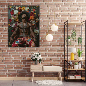 Ein Bild von einem Reggae Musiker mit freiem Oberkörper hängt an einer Wand. Der Musiker sitzt relaxed mit freiem Oberkörper und einer Hose mit Blumenmuster in einem Sessel