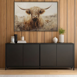 Dieses Gemälde fängt die unverwechselbare Seele Schottlands ein und bringt sie als stilvollen Blickfang direkt an die Wand. Das schottische Hochlandrind passt mit seinen Farben sehr gut zur Einrichtung