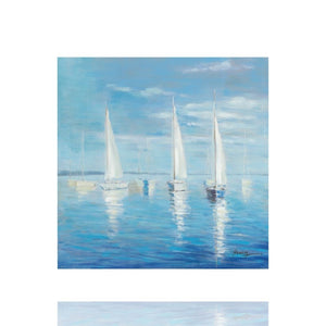 Quadratisches Acrylgemälde einer Gruppe von Segelbooten mit weißen Segeln, die auf einer spiegelnden, blauen Wasseroberfläche treiben. Der Hintergrund zeigt einen leicht bewölkten, hellblauen Himmel über einem fernen Horizont. Unten rechts befindet sich eine Künstlersignatur.