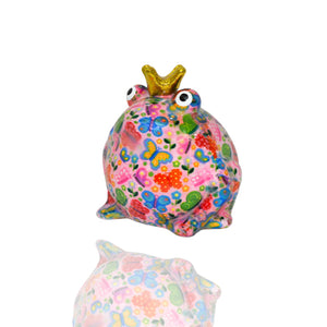 Frosch Spardose Freddy von Pomme Pidou: Diese Spardose vereint die Farbe rosa, Schmetterlinge und eine goldene Krone.