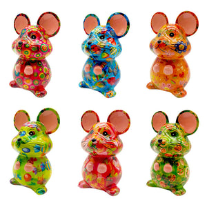 Die Farbgestaltung der Maus Martha ist vielfältig. Die schicke Spardose bringt frische und fröhliche Farben in Dein Zuhause.