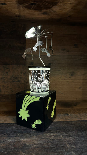 Windlicht mit Karusell und Sternschnuppe steht auf dem schicken Geschenkkarton und ist eine wunderschöne Geschenkidee zu Weihnachten