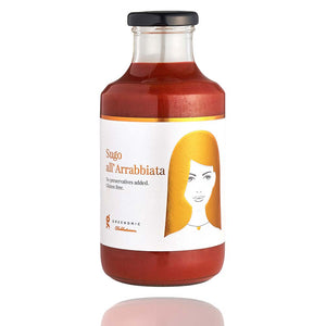 Sugo all Arrabiatta steht auf einer formschönen Flasche von Greenomic. Eine rote Tomatensauce ist der Inhalt.