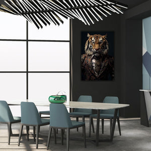 Der Tiger im Anzug ist der Big Boss. Das Bild hängt in einem Konferenzraum.