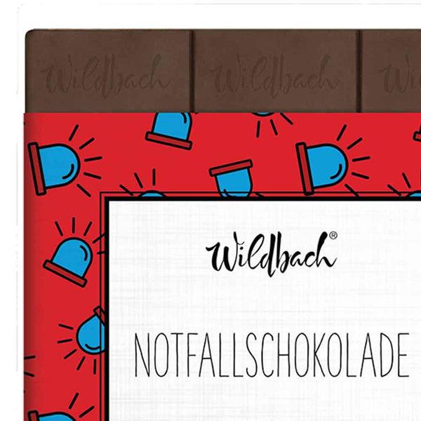 Notfallschokolade steht auf der roten Verpackung der Schokolade von Wildbach. 