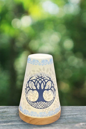 Windlicht aus Keramik mit Holzboden mit einem blauen Lebensbaum und Ranken.