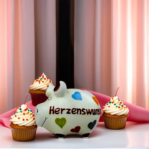 Spare mit dem Sparschwein Herzenswunsch auf Deinen Traum hin. Die weiße Spardose hat bunte Herzen.