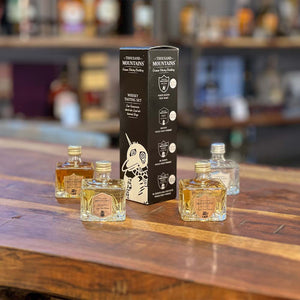 Feinster Whisky in 4 kleinen Flacons und eine schicke Verpackung sind eine gute Geschenkidee für ein kleines Whiskytasting zu Hause.