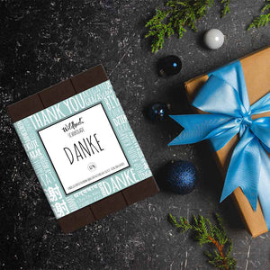 Zartbitter Schokolade von Wildbach mit dem Wort Danke in unterschiedlichen Sprachen.