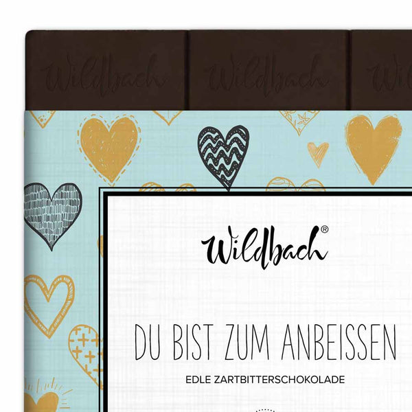 Du bist zum Anbeissen steht auf der dunklen Schokolade von Wildbach