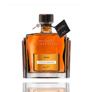 Der Alte Zeit Apricot-Brandy von Scheibel aus dem Schwarzwald ist ein Hochgenuß pur. Der runde Geschmack nach feinster Marille oder Aprikose wird in allerbester Perfektion hier in die formschöne Flasche gebracht.