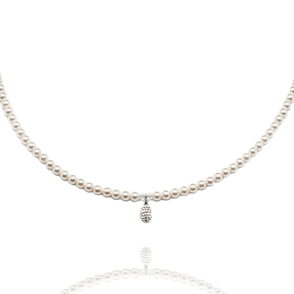 Halskette oder Collier Ariana betsehend aus feinen Perlen und einem Anhänger von Swarovski günstig online bestellen.