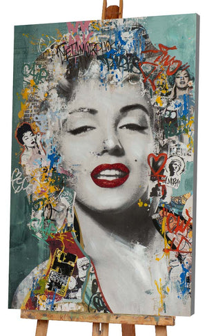 Die lächelnde Schauspielerin der 50ger Jahre wurde treffend auf dieses Acrylbild gebannt. Der auffallende rote Lippenstift funkelt. Acrylbild von ImageLand eier Diva aus den 50gern im Streetart Style.