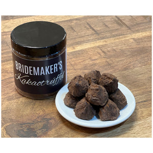 BRIDEMAKERS Kakaotrüffel werden gerne zum Kaffee serviert.